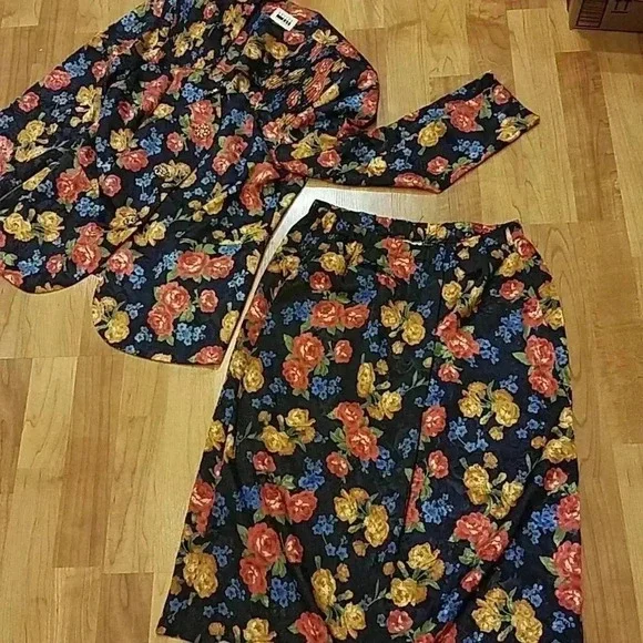 Leslie Faye 1980's Vintage Floral 2 Piece Skirt/ Top Set 8 - Picture 8 of 9